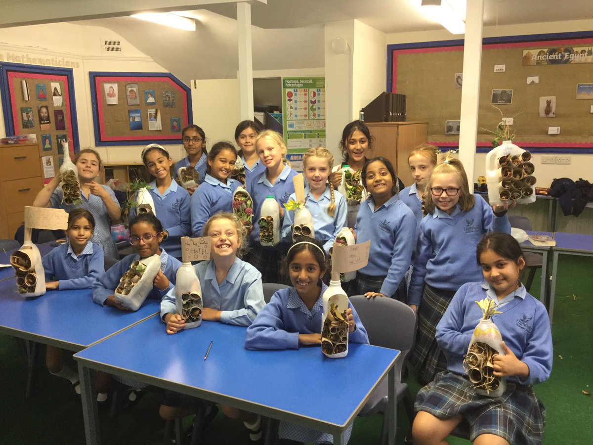 Thank you to @LynneLambourne for helping Year 5 make bug hotels yesterday to kick off #Biggreenweek 😀 the girls loved it! @HighfieldHead @chatsworthschls