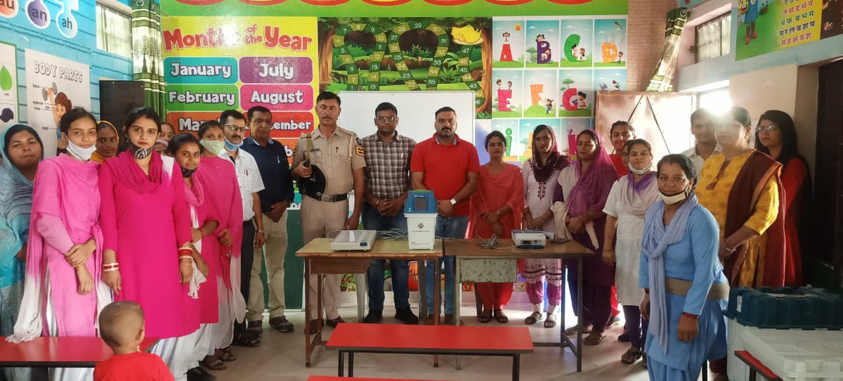 SDMUna44's tweet photo. #UTSAV Voter awareness program using EVM and VVPAT at AC Una-44 on Dated:17-09-2022 https://t.co/lB0Mn9e7sl