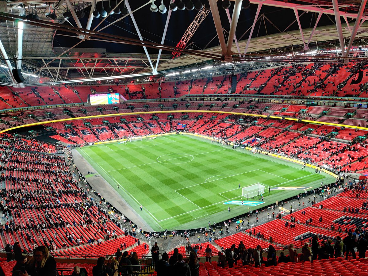 afca_niels1992's tweet photo. Tien jaar na m'n eerste bezoek aan Wembley, nu ook eindelijk een wedstrijd kunnen vincken. Waar de eerste helft tussen Engeland en Duitsland slaapverwekkend was, maakte de tweede helft alles goed en werd het uiteindelijk 3-3.
#nationsleague #ENGGER #engdui #groundhop #matchday https://t.co/0i6rJ1T3aZ