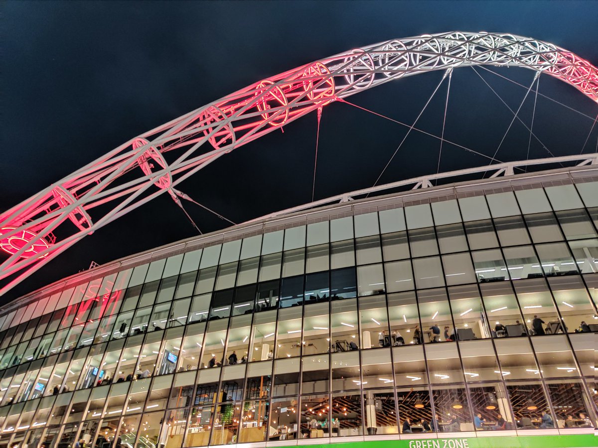 afca_niels1992's tweet photo. Tien jaar na m'n eerste bezoek aan Wembley, nu ook eindelijk een wedstrijd kunnen vincken. Waar de eerste helft tussen Engeland en Duitsland slaapverwekkend was, maakte de tweede helft alles goed en werd het uiteindelijk 3-3.
#nationsleague #ENGGER #engdui #groundhop #matchday https://t.co/0i6rJ1T3aZ