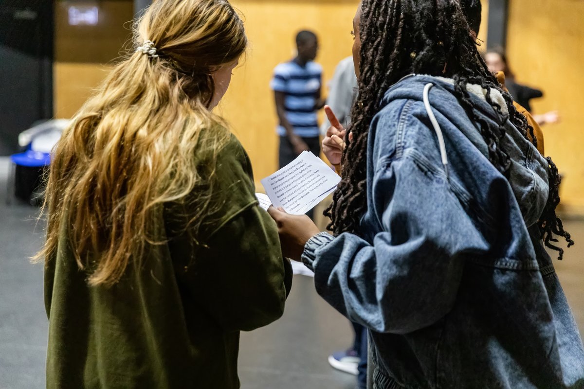 TheRSC's tweet photo. Next Generation, our young company of 13–18-year-olds recruited from Associate Schools across the country, return in 2023 with their take on Shakespeare's Hamlet
🔗 https://t.co/HhCsCQ8Uo5 #RSCNextGen
📸 Next Generation Act company rehearsing, 2022. Photo by Sara Beaumont © RSC https://t.co/cdwFIFEa6L