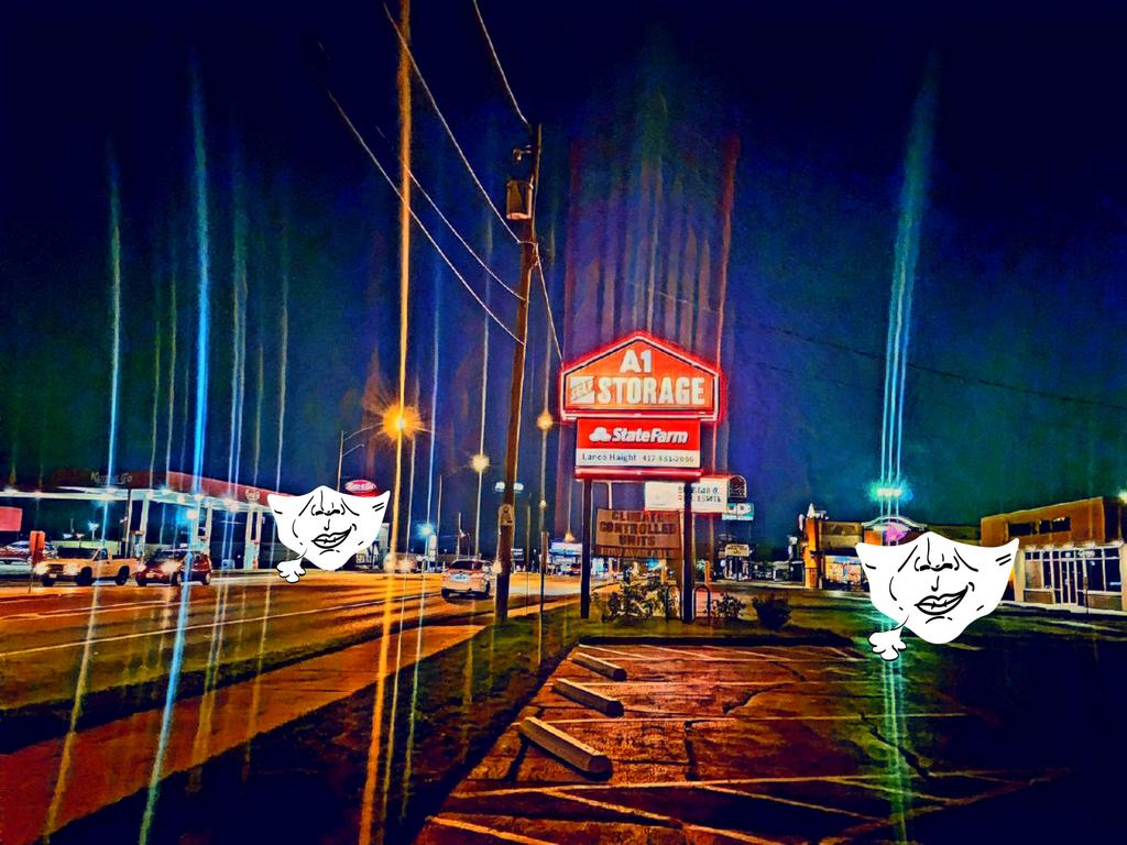 GodessofWarKali's tweet photo. Here's A Night ๐ photo ๐ธ ๐ท close to the intersection of Battlefield Street & National Street in Springfield,MO 65810-2815. I use to work at that Taco Bell seen in the background there. I called it Taco Hell!
#NightShoot #Intersection
#A1Storage #TacoBellHell #KumandGo https://t.co/lH1xRYddTV