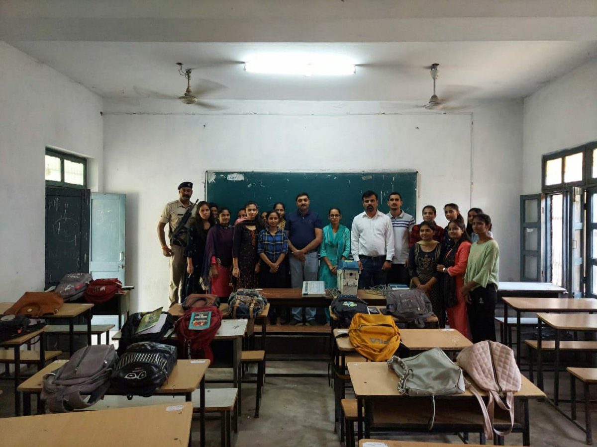 SDMUna44's tweet photo. #UTSAV Voter awareness program under SVEEP using EVM and VVPAT at ITI(W)  ,AC Una-44 on Dated:24-09-2022 https://t.co/NZYRxzZhIr
