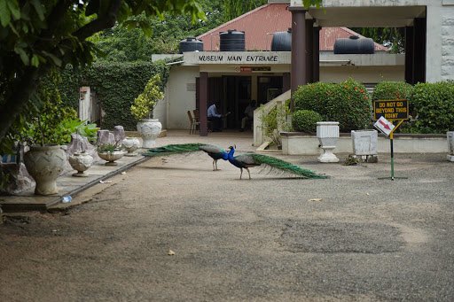 bra_louis's tweet photo. This is the Manhyia Palace, built in 1925 to receive Asantehene (ruler of the Ashanti people) Prempeh I when he returned from exile in the Seychelles to resume residence in Kumasi.  Ashanti kings until 1974.#VisitGhana2022 https://t.co/Tj8LpYqOWO