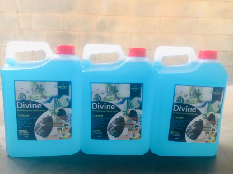 BugembeNelson's tweet photo. These are some of importances of Multipurpose Liquid Soap;Cleans Floors,Ceramic Tiles,Countertops,Bath tabs,Sink,Terrazzo, Toilets,Cars,utensils etc 

For orders WhatsApp;0755396053 #MultipurposeLiquidSoap https://t.co/GFsJrGBcna