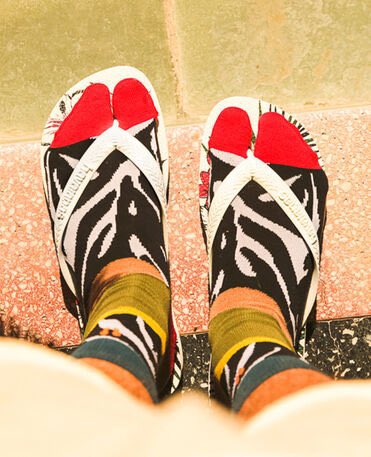 HavaianasEurope's tweet photo. So it seems socks and flip flops are a surprise autumn trend…luckily we have the perfect ones. #socksrock https://t.co/CPJMJAllzU