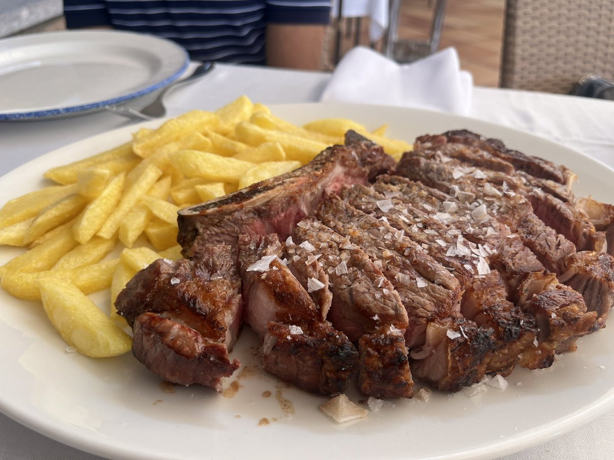 Tartadequeso4's tweet photo. 肉!!!!🤣
#肉 #Carne #Morucha #Mogarraz #Mirasierra https://t.co/z2o5hlAuGn