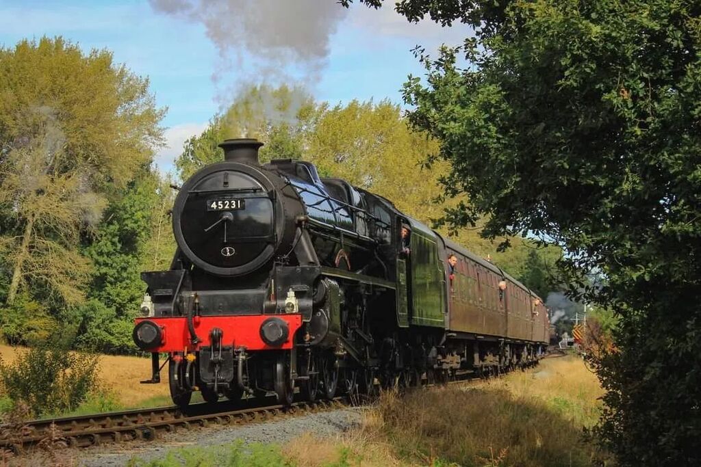 AdamJohnAshford's tweet photo. Hampton Five. 

A Black 5 makes a welcome return after many years without one, No 45231 'The Sherwood Forester' departs Hampton Loade heading towards Highley during the Severn Valley Railway Autumn Steam Gala.

#trainsofinstagram #trains #train #uksteam … https://t.co/yyKFT2M7CJ https://t.co/sfsMJHJ8FQ