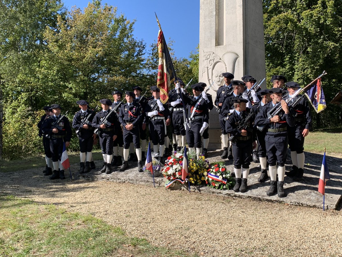 #ledrapeaudeschasseurs sur les lieux sacrés du #lechemindesdames dont le #27bca en a la garde. Nous avons ainsi rendu hommage aux sacrifices de nos anciens, à la nécropole de Soupir et sur les deux sites de Braye-en-Laonnois.