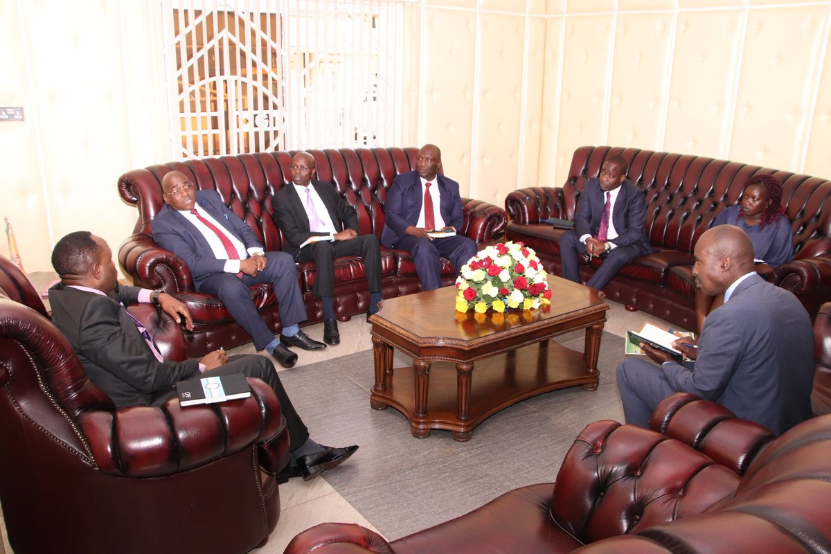 HammerHamm026's tweet photo. decentralisation of duty at the county level. We agreed to strengthen ties between county government and Judiciary for proper delivery and unlocking stalemates delaying court cases! https://t.co/5QP8M4hIe4