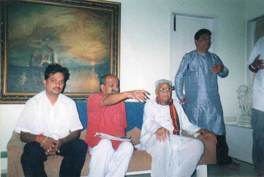 ಇಂದು ಹಿಂದೂ ಸಮಾಜದ ಸಂಘಟನೆ ಮತ್ತು ಸೇವೆಗೆ ತಮ್ಮ ಇಡೀ ಜೀವನವನ್ನು ಮುಡಿಪಾಗಿಟ್ಟ, ರಾಮ ಮಂದಿರ ನಿರ್ಮಾಣಕ್ಕಾಗಿ ನಡೆದ ಕರಸೇವೆ ಆಂದೋಲನದ ರೂವಾರಿಗಳಲ್ಲಿ ಒಬ್ಬರಾದ. ವಿಶ್ವ ಹಿಂದೂ ಪರಿಷತ್ ಅನ್ನು ಒಂದು ಪ್ರಬಲ ಸಂಸ್ಥೆಯಾಗಿ ರೂಪಿಸಿದ ಅಶೋಕ್ ಸಿಂಘಲ್ ಅವರ ಜಯಂತಿ....ಅವರಿಗೆ ಕೋಟಿ ಕೋಟಿ ನಮನಗಳು