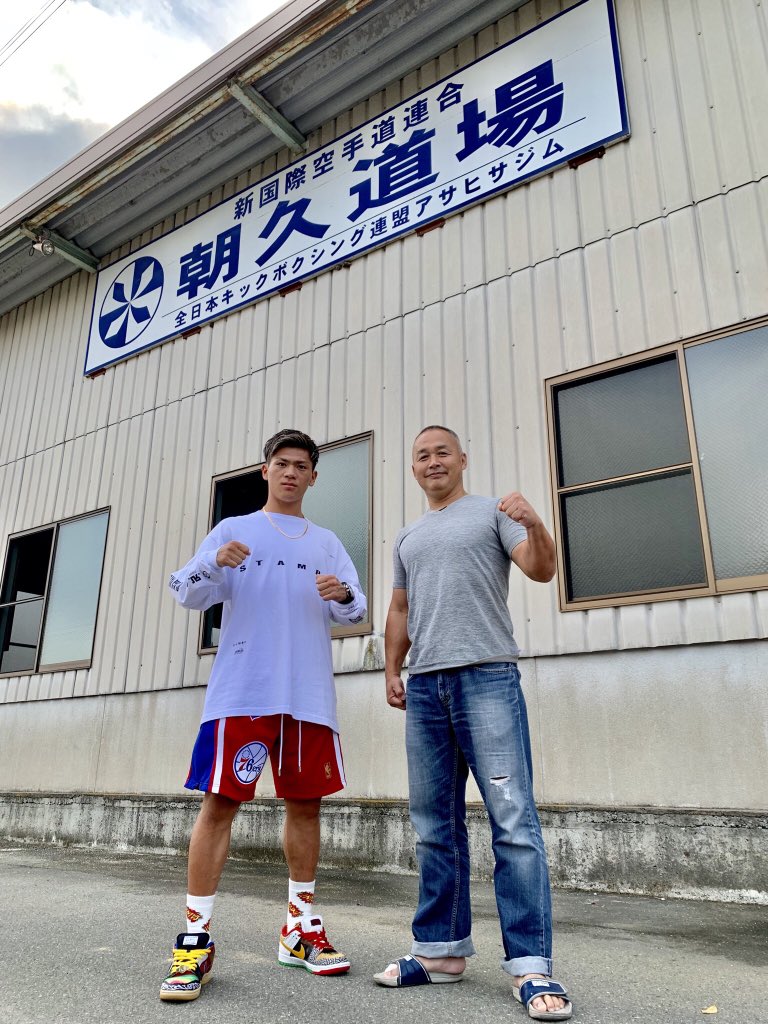 AsahisaGymKING's tweet photo. 今日は夏以来

楽しいお昼になりました！
押忍

#魂のもとに
#WIZARDBOSS
#斗麗
#朝久裕貴
#朝久泰央 https://t.co/K7rQdOQ0ZT