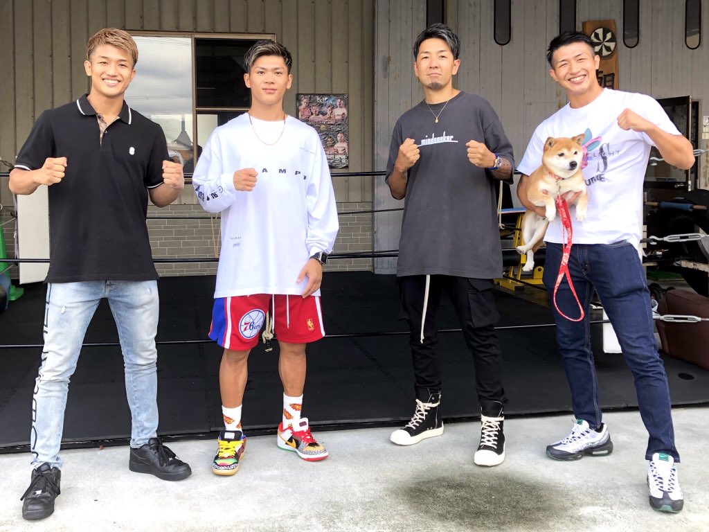 AsahisaGymKING's tweet photo. 今日は夏以来

楽しいお昼になりました！
押忍

#魂のもとに
#WIZARDBOSS
#斗麗
#朝久裕貴
#朝久泰央 https://t.co/K7rQdOQ0ZT