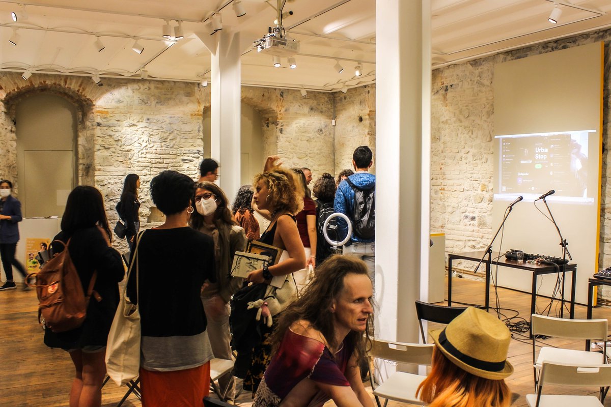 TheCircleSpace's tweet photo. 19 Eylül Pazar günü The Circle Space’te gerçekleşen Ceren Temel müziği ve Gaby Bila-Gunther spoken-word performansı blog yazısı Ceren Temelin kaleminden The Circle Blog’da.
https://t.co/kTmdxHHMcP https://t.co/OnpHg8VbAO