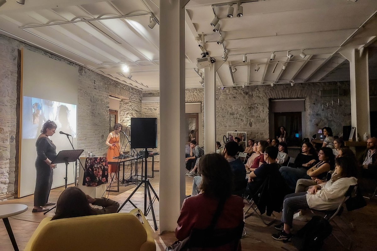 TheCircleSpace's tweet photo. 19 Eylül Pazar günü The Circle Space’te gerçekleşen Ceren Temel müziği ve Gaby Bila-Gunther spoken-word performansı blog yazısı Ceren Temelin kaleminden The Circle Blog’da.
https://t.co/kTmdxHHMcP https://t.co/OnpHg8VbAO