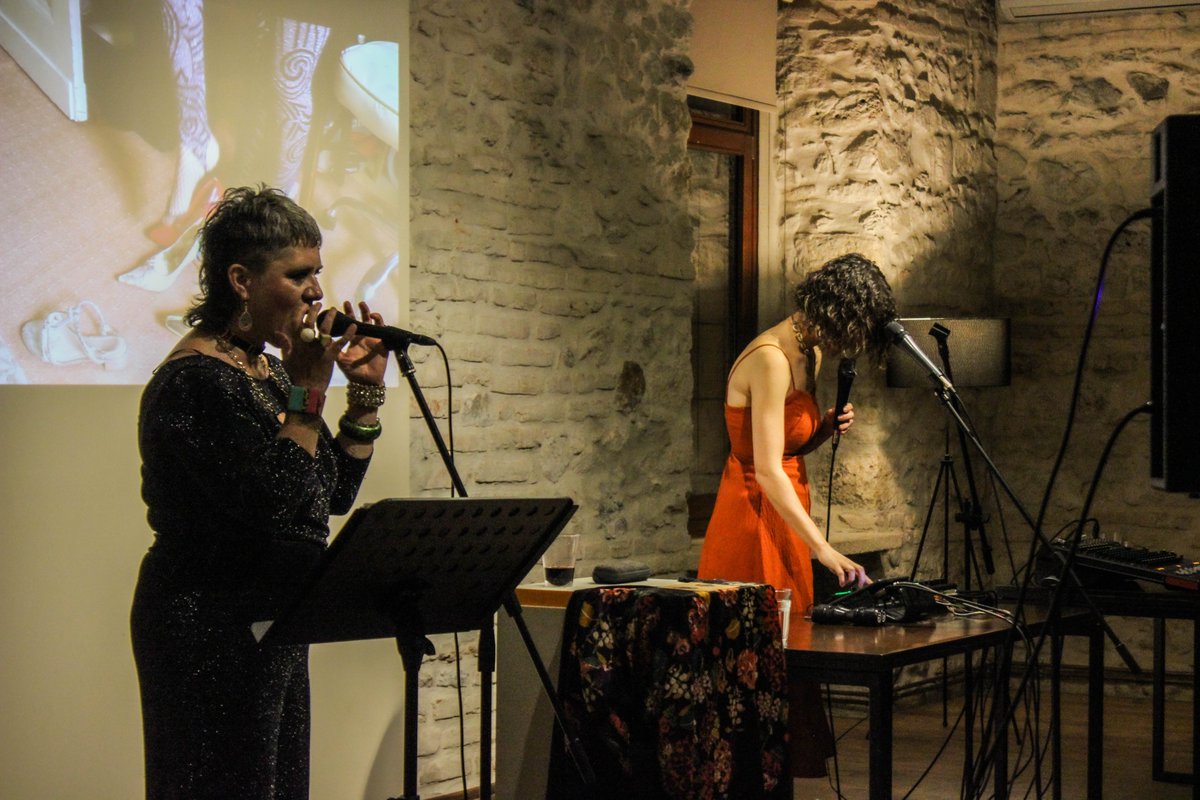 TheCircleSpace's tweet photo. 19 Eylül Pazar günü The Circle Space’te gerçekleşen Ceren Temel müziği ve Gaby Bila-Gunther spoken-word performansı blog yazısı Ceren Temelin kaleminden The Circle Blog’da.
https://t.co/kTmdxHHMcP https://t.co/OnpHg8VbAO