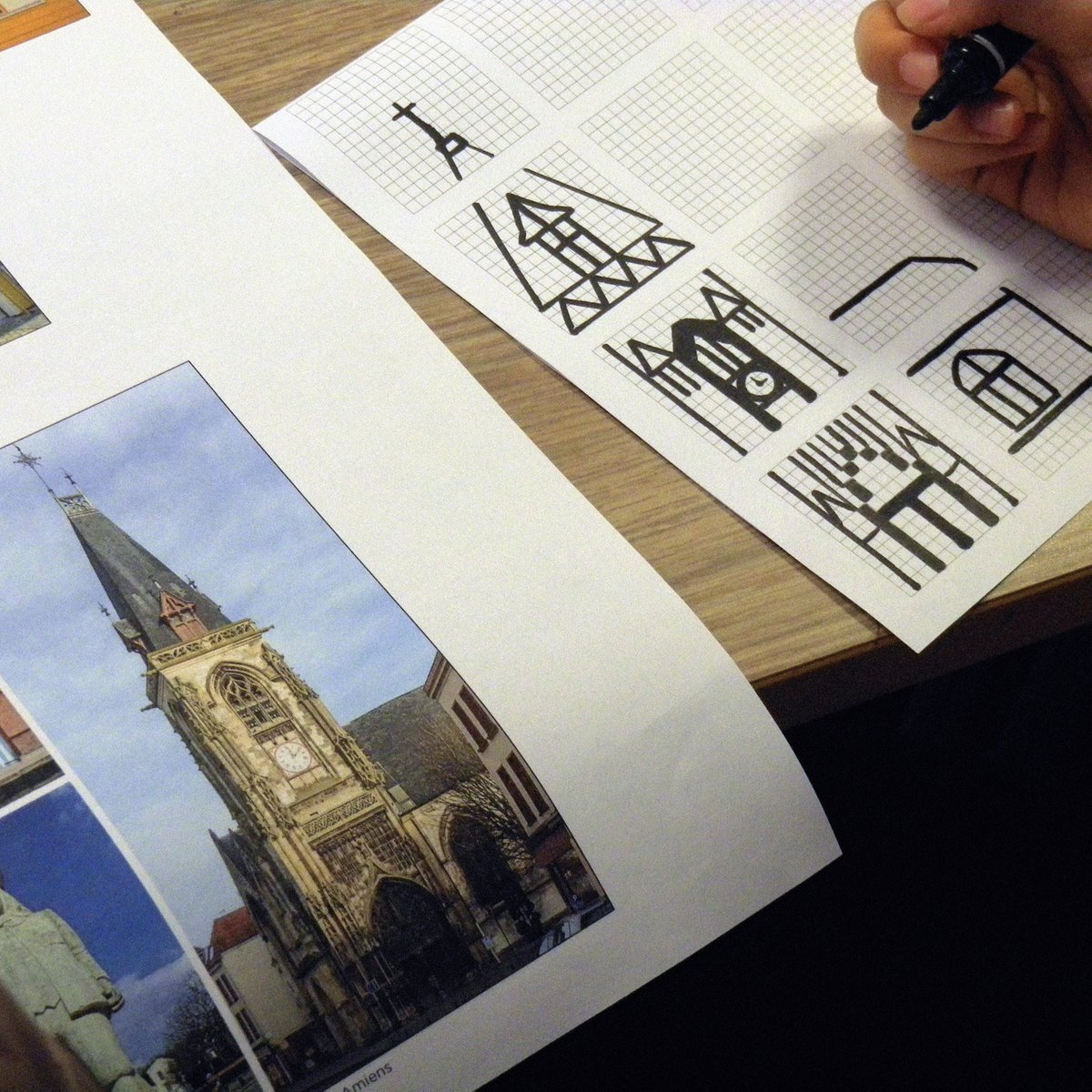 yoannkeignart's tweet photo. Les super réalisations des participants aux ateliers Picto'Compo menés durant les @JEP avec @AmiensMetropole !

#iconic #amiens #amiensmetropole #sainleu #saintleuamiens #illustration  #graphisme #pictogramme #architecture https://t.co/j8R2cuZcTR