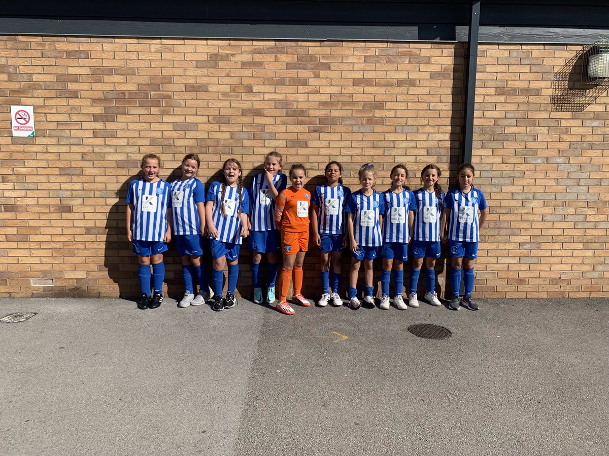 What a great Friday afternoon, so many girls playing football. Year 5/6 Girls football. #MosspitsPE @mosspitslane