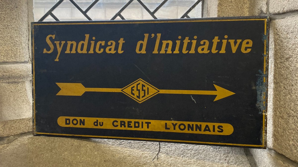 ArchivesQuimper's tweet photo. #RetourEnImages 📷
En 1912 est créé à #Quimper le "Syndicat d’initiative du #Finistère" pour contribuer au développement du #tourisme dans le département. Hébergé boulevard de Kerguelen en 1928, @OTQuimper a connu depuis sa fondation de nombreuses domiciliations. #suivezleguide https://t.co/7u33E0rtwG