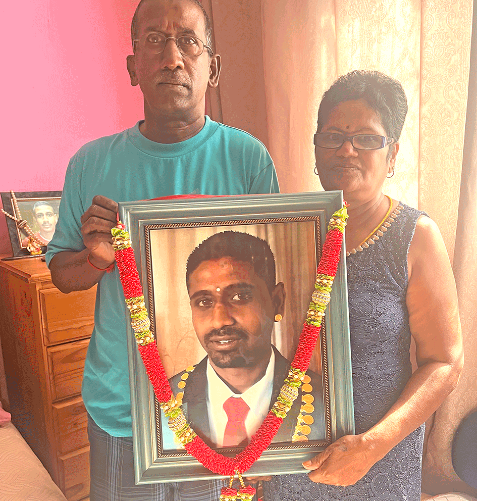 phxtabloid's tweet photo. ‘Two little children were robbed of their father’

Full story here https://t.co/Y9geLgzh5i

#phoenixtabloid #tabloidnewspapers #communitynews #Greenbury #VerulamMagistratesCourt #PhoenixSAPS https://t.co/6IrauvOfRv