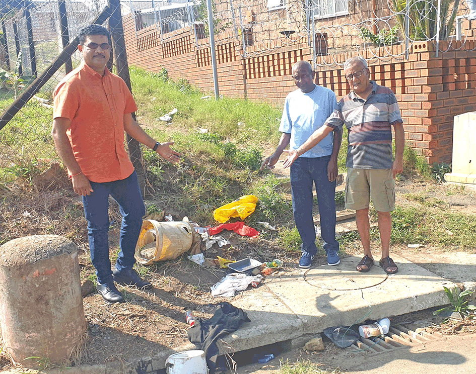 phxtabloid's tweet photo. ‘Illegal dumpsters must be criminally charged’ 

Full story here https://t.co/gENfiI59o6

#phoenixtabloid #tabloidnewspapers #communitynews #DLC #DunlenPlace #Lenham #illegaldumpsters https://t.co/AyY6MfIif1