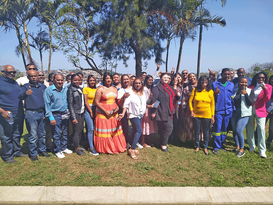 phxtabloid's tweet photo. Safe Cities streamlines river cleaning project 

Full story here https://t.co/MkDRvY7SW4

#phoenixtabloid #tabloidnewspapers #communitynews #SafeCities #eThekwiniMunicipality #ProjectStreamline https://t.co/TtugkGorj0