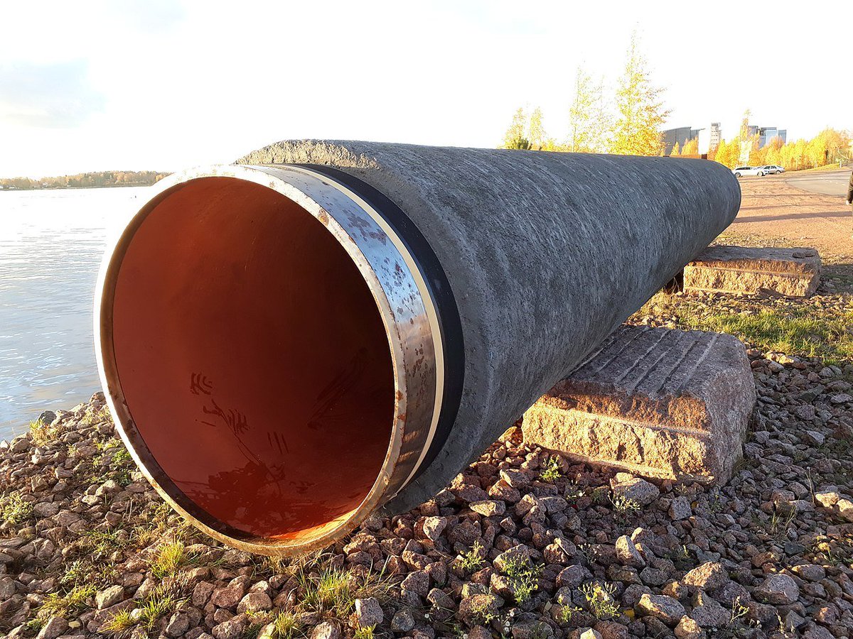 princertitude's tweet photo. <THREAD> Le tuyau Nordstream 
J'avais parlé des stations de compression et des installations d'arrivée en Allemagne, voici quelques mot sur le tuyau. https://t.co/NpzgfGlMXy
