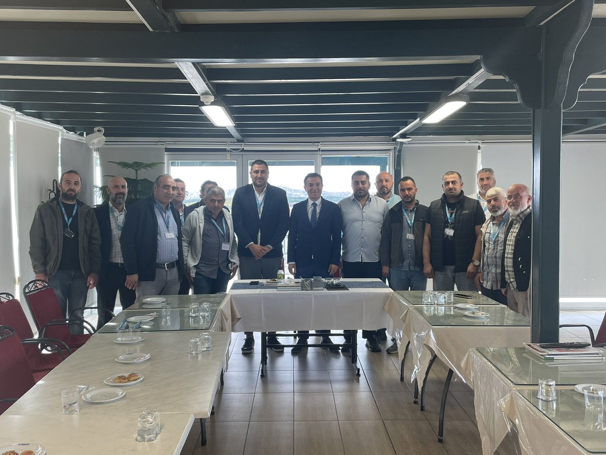 bcanpolatb's tweet photo. #igdaş Kavacık hizmet binamızda şoför arkadaşlarımızla birlikteydik. İdari işler müdürlüğü olarak istek ve önerilerini aldık. @igdaskurumsal https://t.co/vtvMkYfjzd