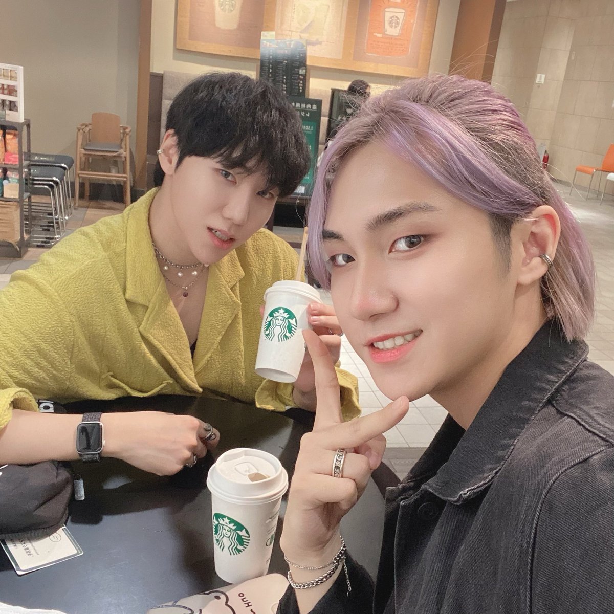 DIOS__Official's tweet photo. [📸]

DIOSの中で私たちはコーヒー派です☕️
DUOたちはアメリカーノを飲みますか?🤔☕️

♡ ヾ( ͝° ͜ʖ͡°)ノ✧٩(•́⌄•́๑)و ✧  ♡

#DIOS #디오스 #LOKI #WJ
#KstageO #LiveEvent
#東京 #新大久保 https://t.co/eoezlMxq0F