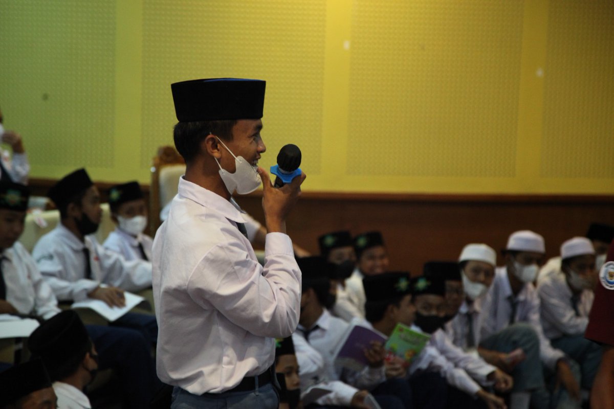 Jembrana (27/9) BPISDKP menerima kunjungan belajar kegiatan tengah semester sekolah MTs Mambaul Sholihin, Jembrana.
#PusdatinKKP #PusdatinKKPjuara #PusdatinBerAKHLAKjuara #KKPAccelerate #KKPGOID #BPISDKP #InFoMarFish