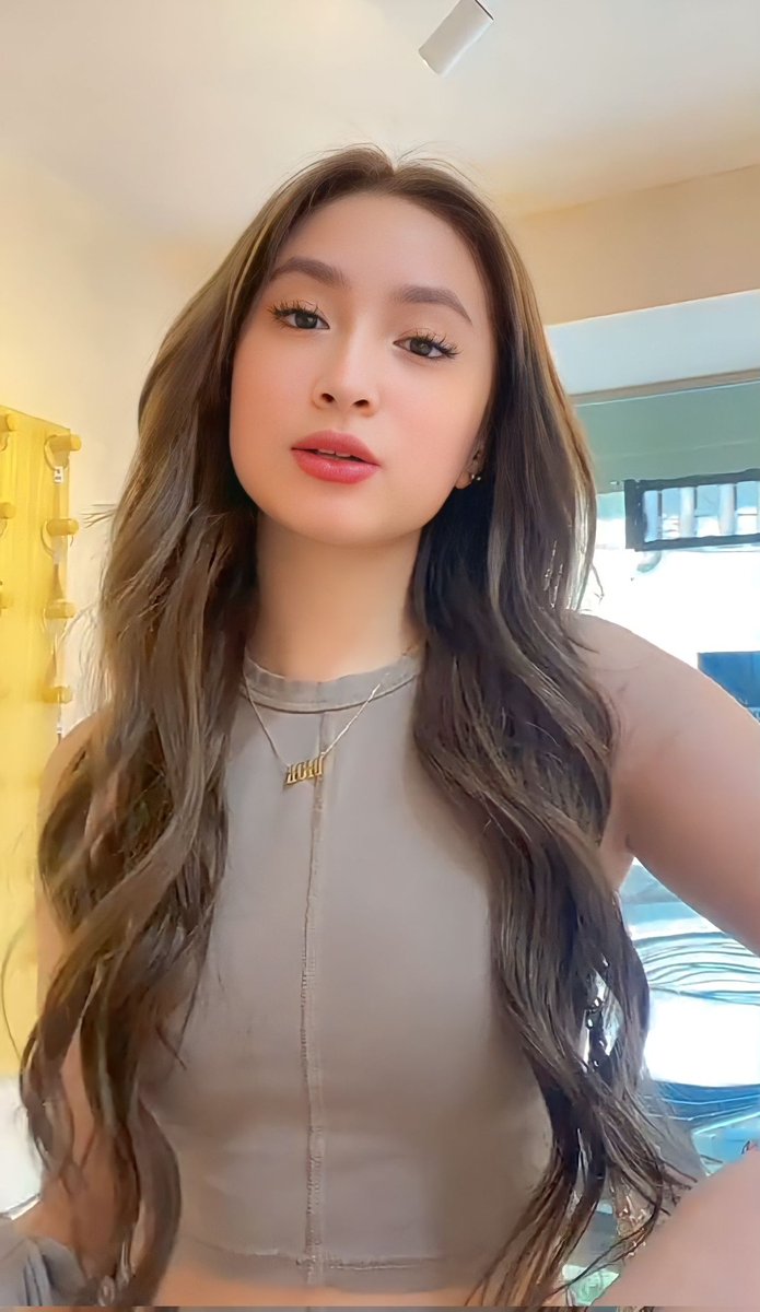 — Her beauty brings tranquility. @iamyumigarcia 

→vt.tiktok.com/ZSRQBEEab/