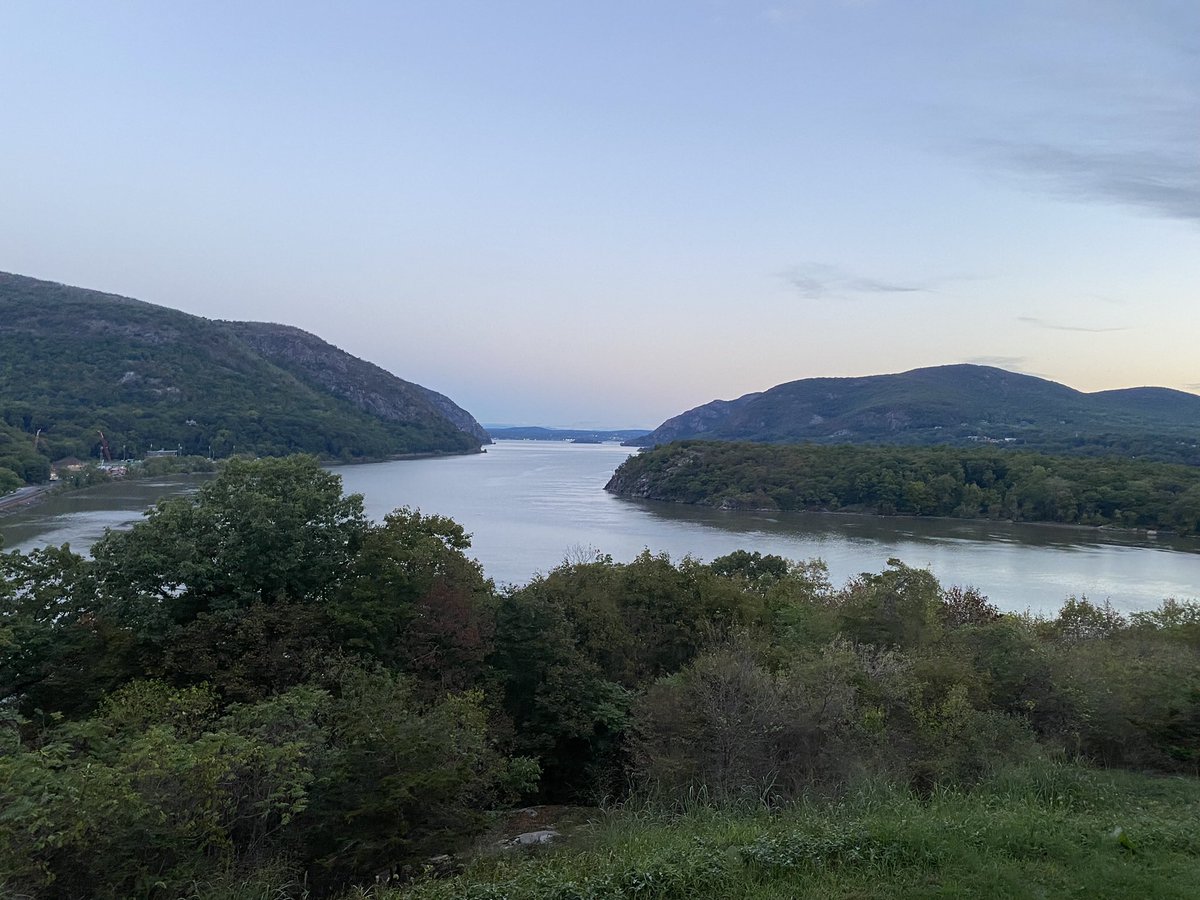 CoachSeanCronin's tweet photo. #TrophyPoint @WestPoint_USMA #BEATnavy https://t.co/PYIgvfnOzW
