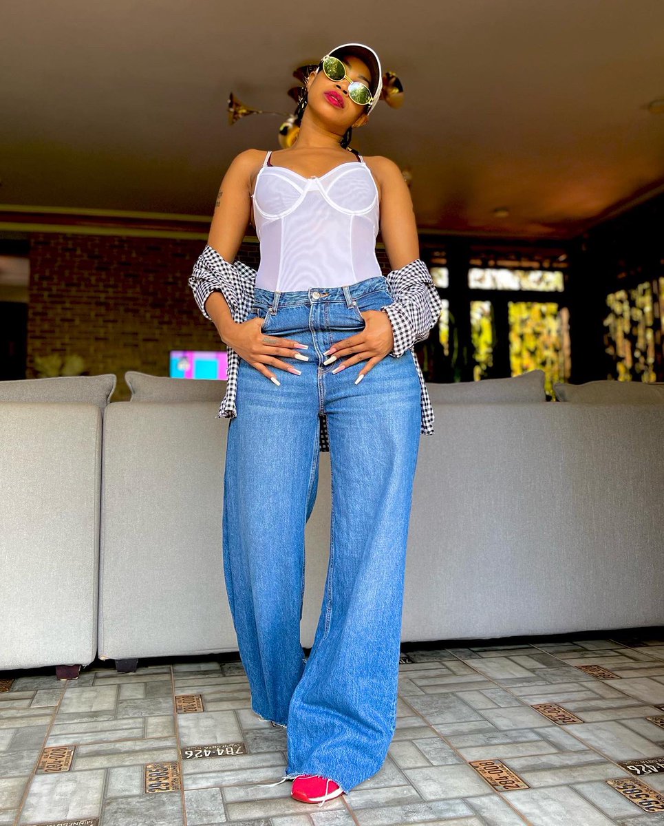 Oliwakabi Nyo kale byekole 🥂 

#MUWOMYA🔥🔥

#SheebahLive9thDecSerena