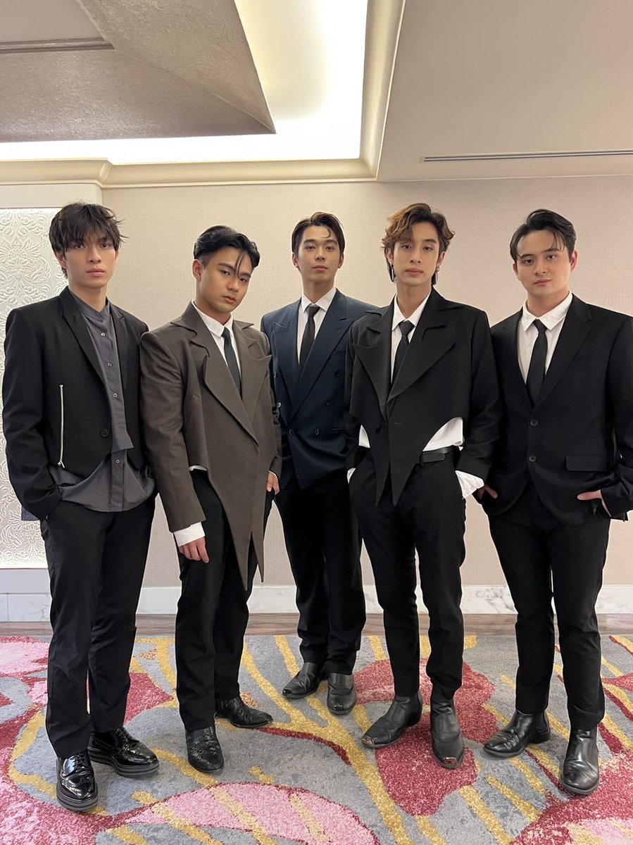 BgyoBrasil's tweet photo. Atualização do @bgyo_ph no twitter dos membros ( @BGYO_members ). #BGYO #BGYOxSarahG #BGYOutstandingBoyGroup #BGYOKingsOfHMVirtualUniverse #BGYOxSarahG #bgyoxhmthebaddestandthelight https://t.co/KKSuwWHplr