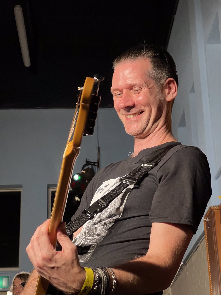 martindkennedy's tweet photo. Sweaty but smiling 🤘🏻🎸

#guitarplayer #somethingfunny #onstage #playing https://t.co/oom8lprJpx