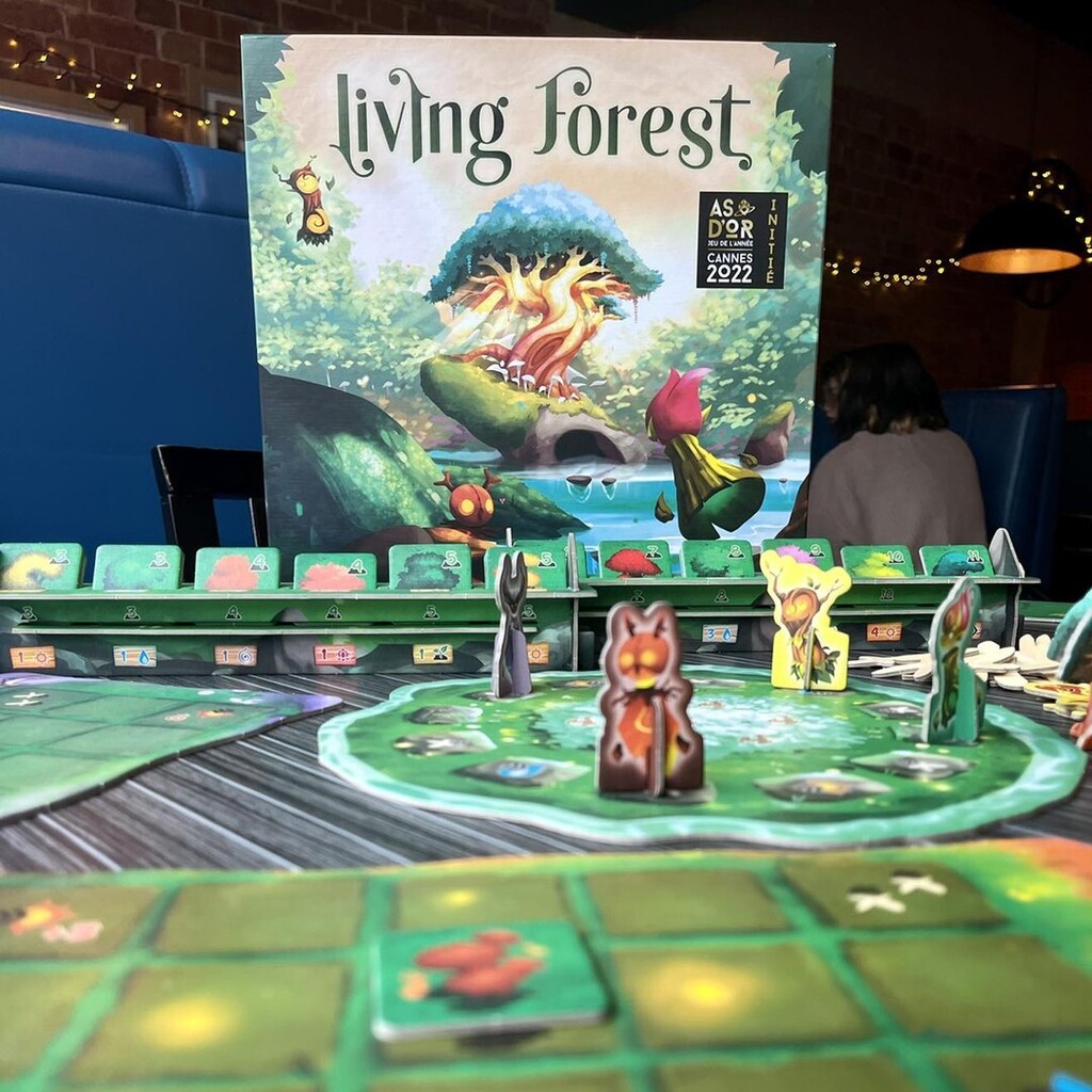 PlayAtBoard's tweet image. The latest game to hit our library is the multi-award winning Living Forest 🌳

1-4 players will each play as a nature spirit trying to save the forest and its sacred tree from the flames of Onibi. Each turn, the animals of the forest will help by bri… instagr.am/p/CjAElSIo-HA/