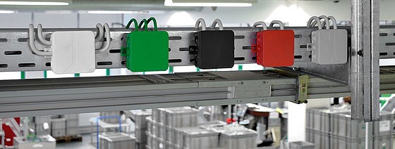 Elektro-installatie van professionals voor professionals

Spelsberg – dat betekent meer 115 jaar ervaring in de elektro-installatie. Huidige productinnovaties profiteren van de uitgesproken knowhow bij de ontwikkeling en productie van verbindingsdozen en modulaire verdelers.