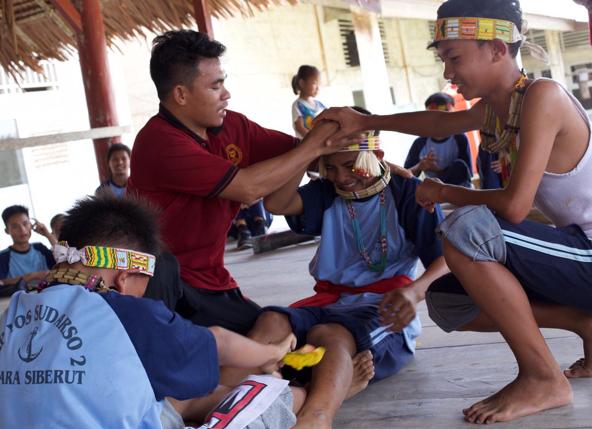 IEFprograms's tweet photo. @SukuMentawai Foundation are proud to announce a new partnership for their program with the school of SMP Yos Sudarso in Siberut, advancing their mission to enable access to Mentawai’s traditional knowledge.
 
Thank you and all Mentawai friends for your continuous support. 🌳👏 https://t.co/58HCQpuVsW