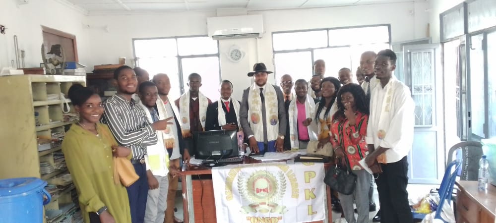 GPKL_ongd's tweet photo. Le Cordon, Mr Toussaint Ndomba, accompagné des responsables des cellules et départements entrain de régler les derniers détails avant la réception de notre Leader, Honorable Me @kazadi_peter, à notre siège social. Pour tout contact : +242823876118.
#GPKL_RDC #GPKL_ASBL #GPKL_ONG https://t.co/s4Z2Vhiq1s