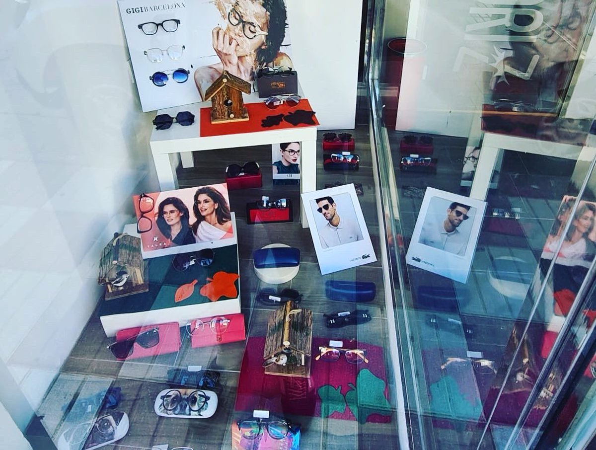 Optica_Madriz's tweet photo. Ven a vernos! Promoción Vuelta al Cole!
#opticamadriz #audiomadriz #herreradelduque #escaparate #otoño2022🍁🍁🍁 https://t.co/BTLAz5keL5