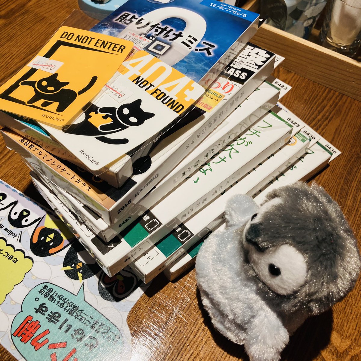 PGcafe_osu's tweet photo. リギルドさんの閉店セール
破壊的な安さでした
iPhoneのフィルムこんなに誰が使うんだ🐧母や弟もiPhoneなんす
ステッカーもなんとなく
これで1000円と小銭

あるうちにココは行っていたのだが…推せるうちに推せ！ですね
RT https://t.co/R9ZD3wQaKa