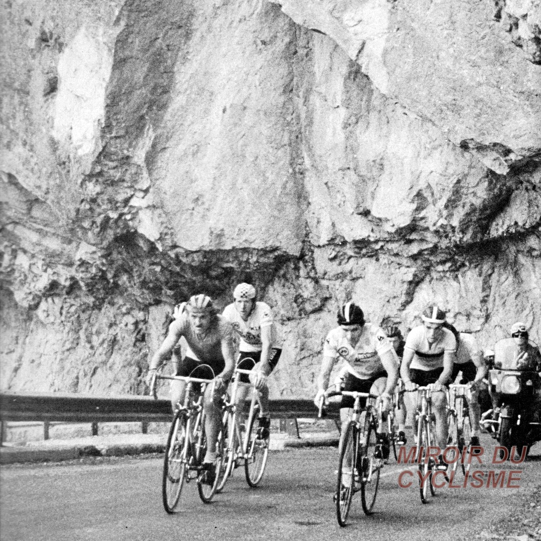 Miroir2Cyclisme's tweet photo. Pascal Simon dans la roue du Soviétique Serguei Morozov (Tour de l'Avenir 1981)
Pascal Simon in the wheel of the Soviet Sergei Morozov (Tour de l'Avenir 1981)
📸 MC
#PascalSimon #TourdelAvenir #TDA1981 #cycling #cyclisme #ciclismo @LomakoPf https://t.co/bO2EuAGKo3