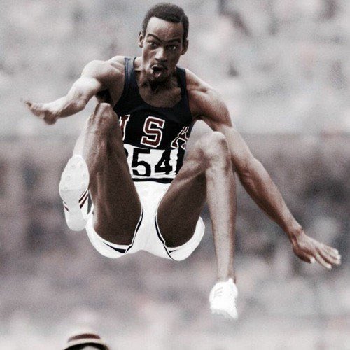 AOC1978's tweet photo. Encore plus qu’un athlète, une légende 💚 Durant 23 ans, il a détenu le record du monde de saut en longueur après un saut exceptionnel aux JO de Mexico en 1968…Privilège d'accueillir @BobBeamon4 au ministère. Formidable moment collectif de partage, d'émotion et d’inspiration ! https://t.co/E1XoSUz8fM