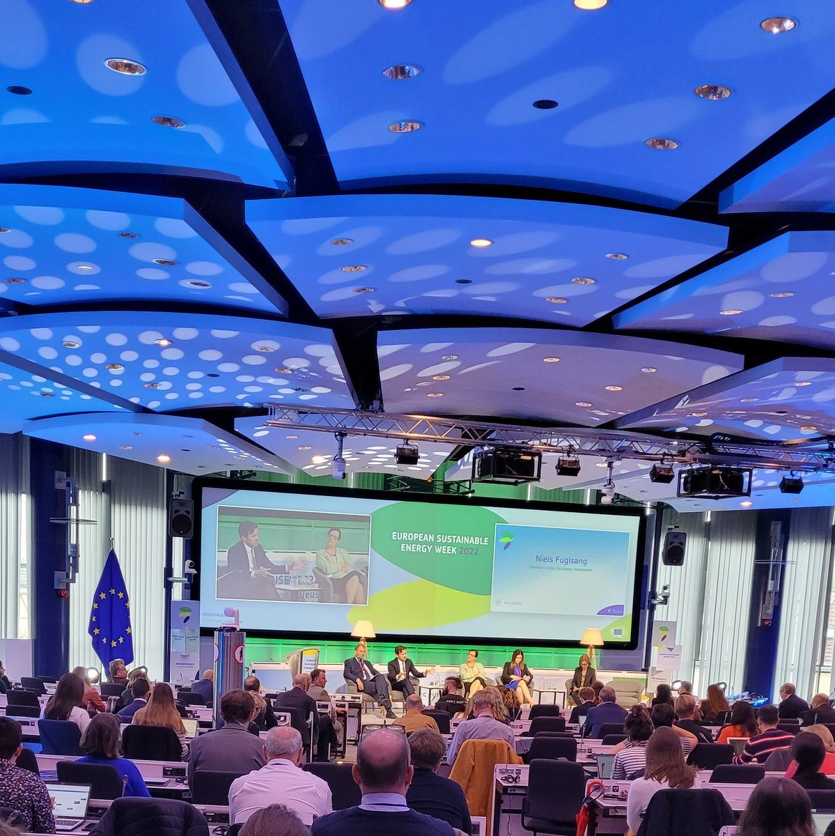 Opening day2 #EUSEW2022 MEP <a href="/NielsFuglsang/">Niels Fuglsang</a> "all MS need to ⬆️#energyefficiency...vulnerable populations should not pay price for crises"👍🏽 #REPowerEU <a href="/Energy4Europe/">Energy4Europe 🇪🇺</a> <a href="/Subsidie/">Hezelburcht Subsidie</a>