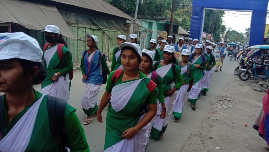 rdnss_kolkata's tweet photo. On the occasion of #NSSDay NSS unit of Kaliyaganj Parbati Sundari High School organized awareness rally and orientation session @_NSSIndia @ianuragthakur @NisithPramanik @YASMinistry @pibyas @DfpKolkata @pankajsinghips https://t.co/QuHKlYYCi2