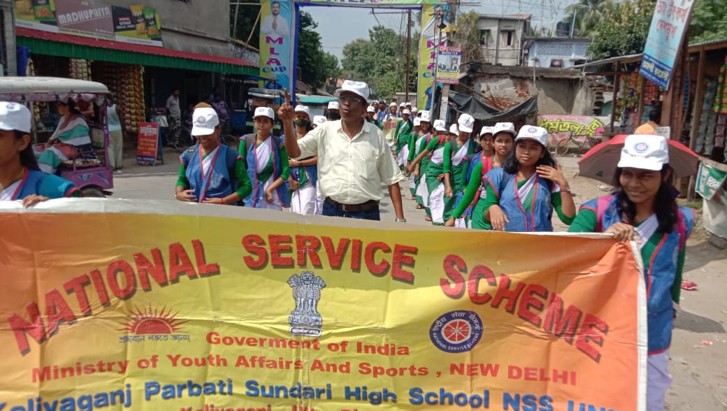 rdnss_kolkata's tweet photo. On the occasion of #NSSDay NSS unit of Kaliyaganj Parbati Sundari High School organized awareness rally and orientation session @_NSSIndia @ianuragthakur @NisithPramanik @YASMinistry @pibyas @DfpKolkata @pankajsinghips https://t.co/QuHKlYYCi2