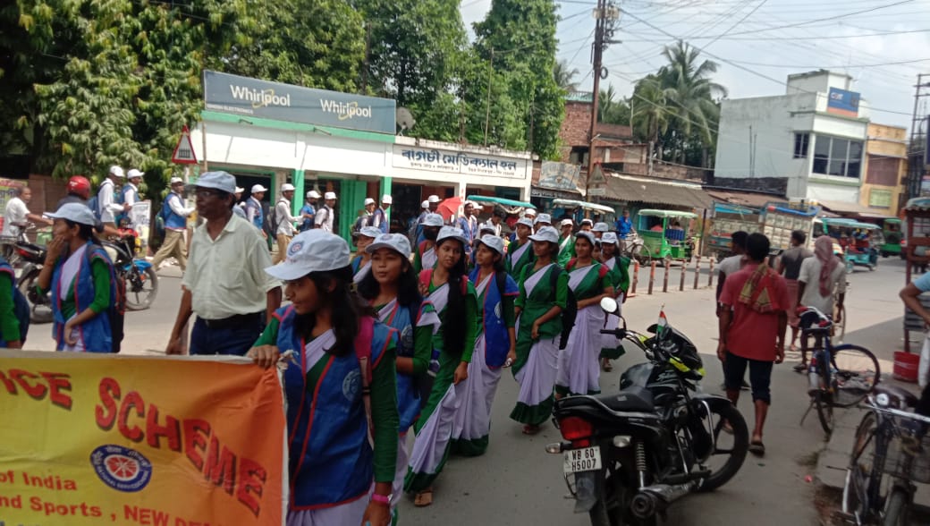rdnss_kolkata's tweet photo. On the occasion of #NSSDay NSS unit of Kaliyaganj Parbati Sundari High School organized awareness rally and orientation session @_NSSIndia @ianuragthakur @NisithPramanik @YASMinistry @pibyas @DfpKolkata @pankajsinghips https://t.co/QuHKlYYCi2