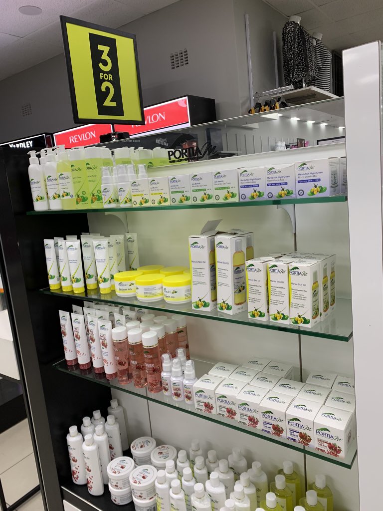 PortiaM_Skin's tweet image. You don’t want to miss these great deals at @edgarsbeauty ✨✨🍃🍃

The 3 for 2 promo is on all Portia M products , ends 5 October 🛒🛍️

Don’t say we didn’t plug you 🤌🔌

#PortiaMSkinCare 
#ShareTheGlow 
#TeamRed 
#TeamYellow