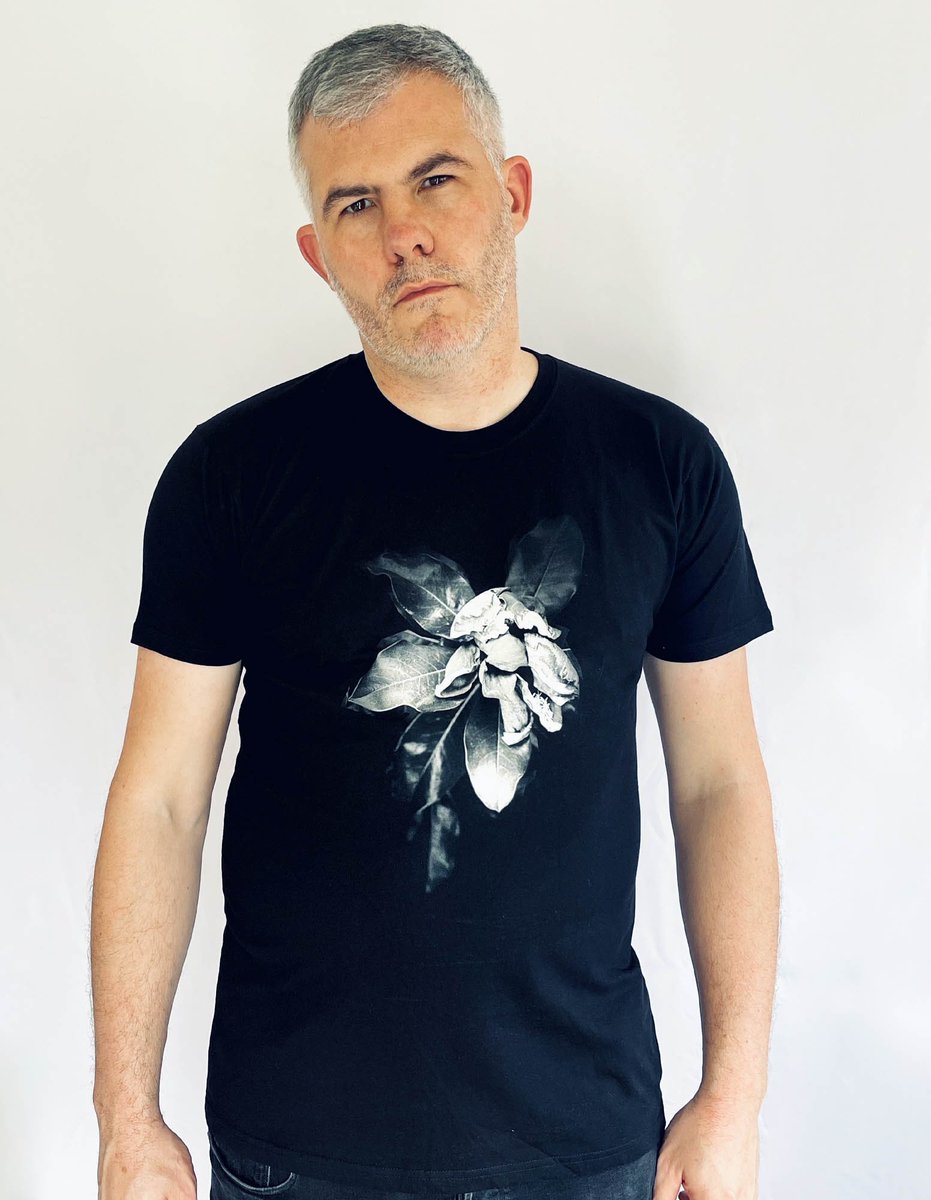 Love Magnolias?? 

T shirt designed by <a href="/tweetannatweet/">Anna McGrath</a> 

hightees.com.au/collections/cl…

#floraltshirt #tshirtshop #Tshirt #ClimateActionNow #climateactionart