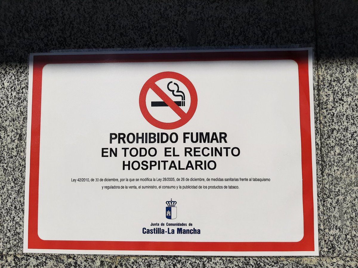 Es increíble que ha día de hoy,salgas a la puerta de un hospital a respirar un poco y lo único que se respira es el humo de cigarrillos, delante de unos cuantos carteles de "Prohibido Fumar en todo el recinto hospitalario" <a href="/policia/">Policía Nacional</a> <a href="/hospitalcuenca/">Hospital Municipal de Cuenca</a>